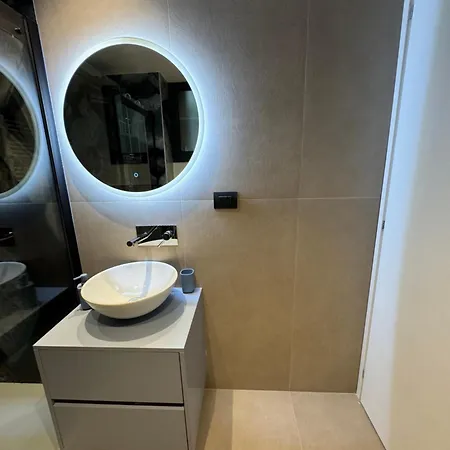 Gazde/Camere de închiriat Maison Miris *
